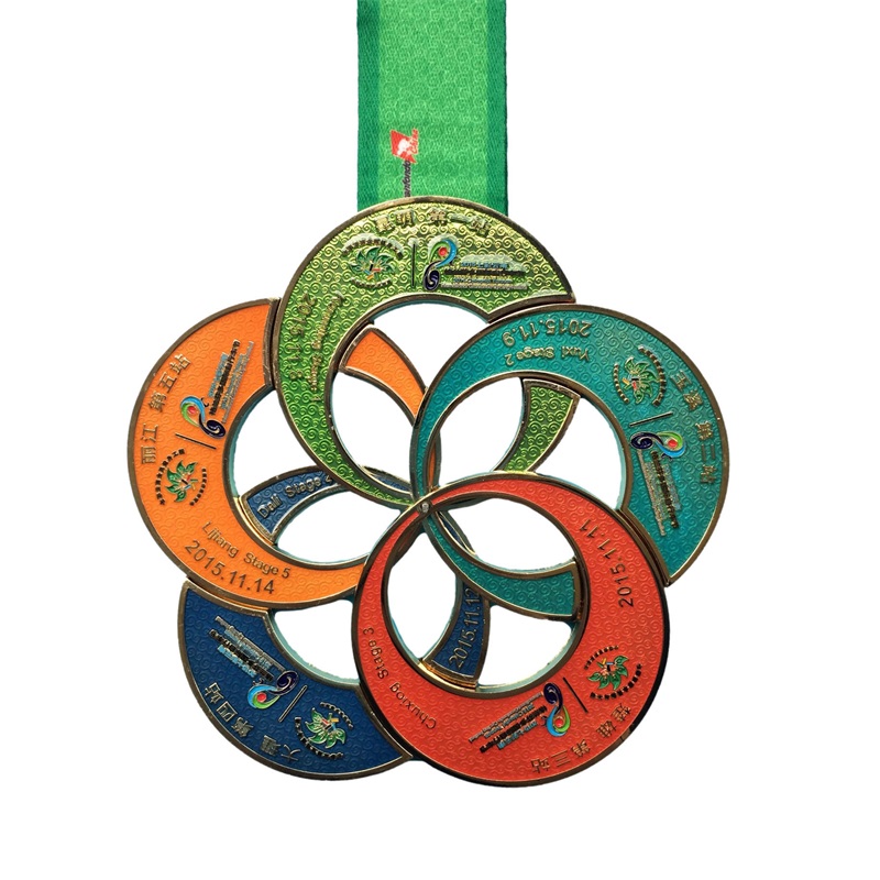 Персонализирани трофеи и медали спортни златни военни спортни велосипедни медали Рейнбон Метален футболен футбол 3D медал Медал